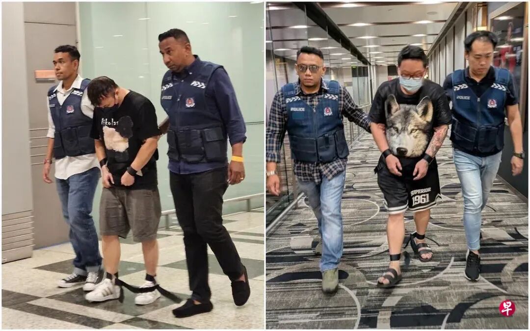 两新加坡籍男子涉嫌参与跨国诈骗和洗钱活动，从泰国和柬埔寨被遣送回国后，在抵境后立刻被逮捕。 （新加坡警察部队提供）